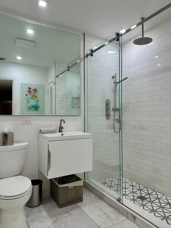 Building Photo - 212 Kings Lynn