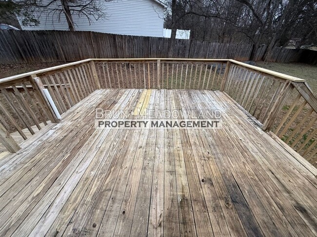 Building Photo - 11105 Lake Hills Dr