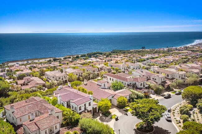 Building Photo - 34 Surfspray Bluff