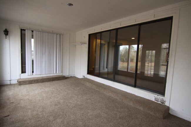 Building Photo - 2 Bedroom Home for rent in St. B Area!