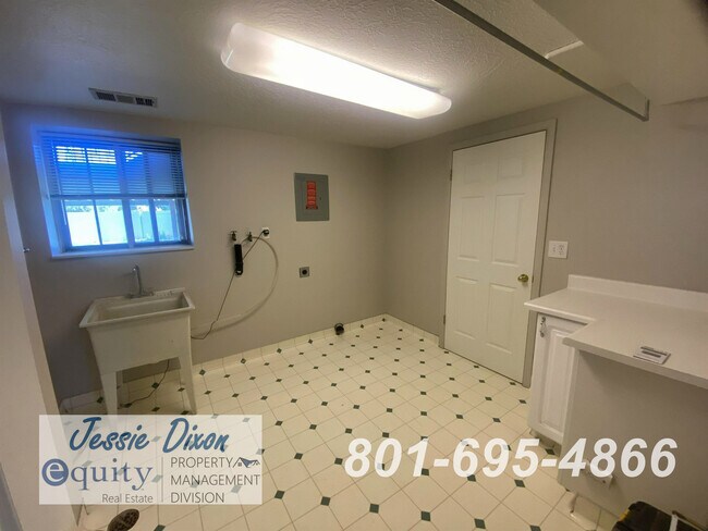 Building Photo - 5136 1250 W