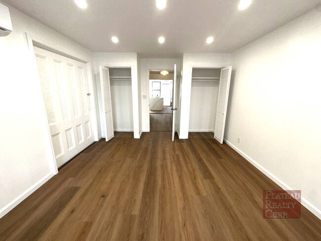 Building Photo - 364 Marion St