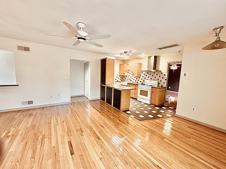 Building Photo - 4005 Woodland Ave