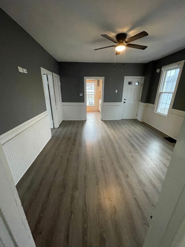 Building Photo - 588 Elma St
