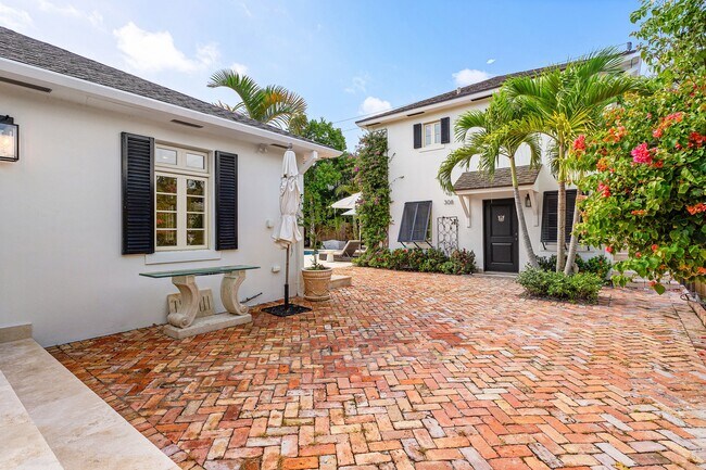 Building Photo - 306 Cordova Rd