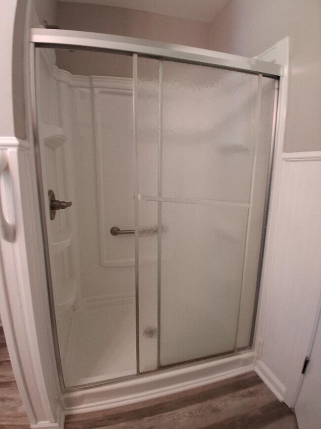 Building Photo - 1923 Woodmont Dr