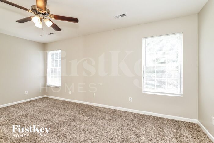 Building Photo - 2140 Lauren Woods Dr