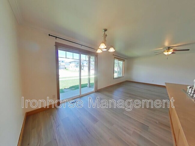 Building Photo - 5471 Glenellen Dr