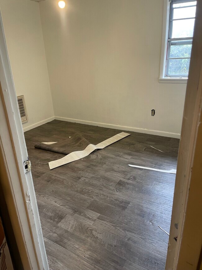 Building Photo - 102 Jacinto Hts 3