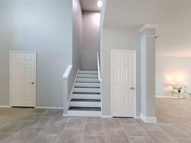 Building Photo - 2752 Stallion Dr