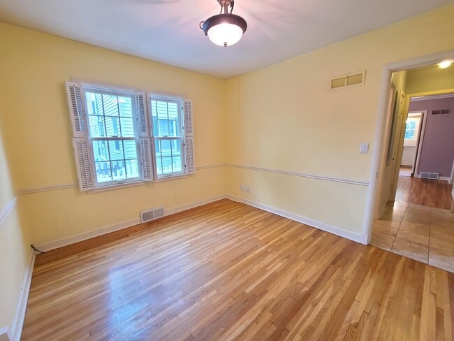 Building Photo - 1103 1st St NW