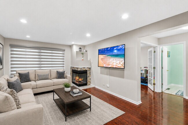 Building Photo - 3250 Cool Springs Ct