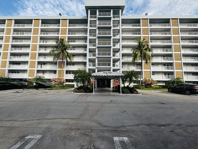 Building Photo - 3091 N Course Dr
