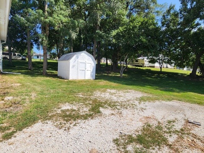 Building Photo - Cozy 2 Bedroom 1 Bath