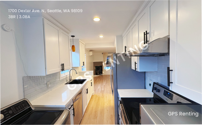 Building Photo - 1700 Dexter Ave N