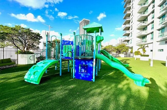 Building Photo - 90 SW 3rd St