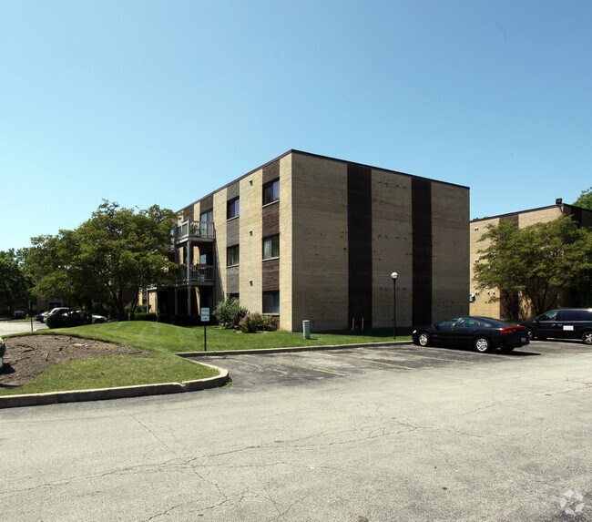 Pinecrest Condominiums 15 E Piper Ln Prospect Heights IL 60070