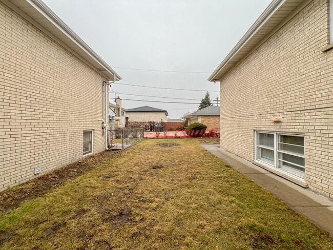 Building Photo - 4716 Thatcher Ave