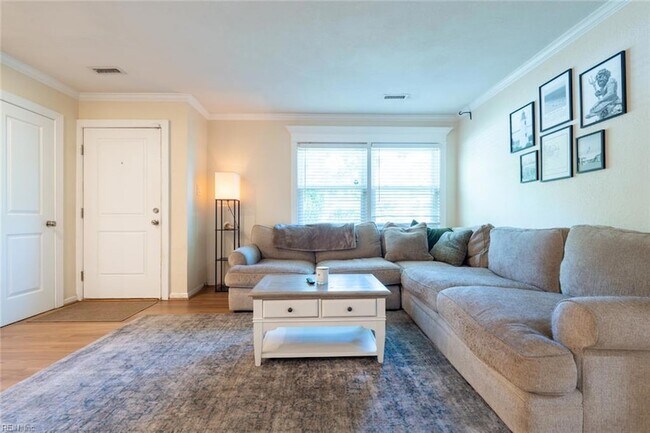 Building Photo - 820 Plainsman Ct
