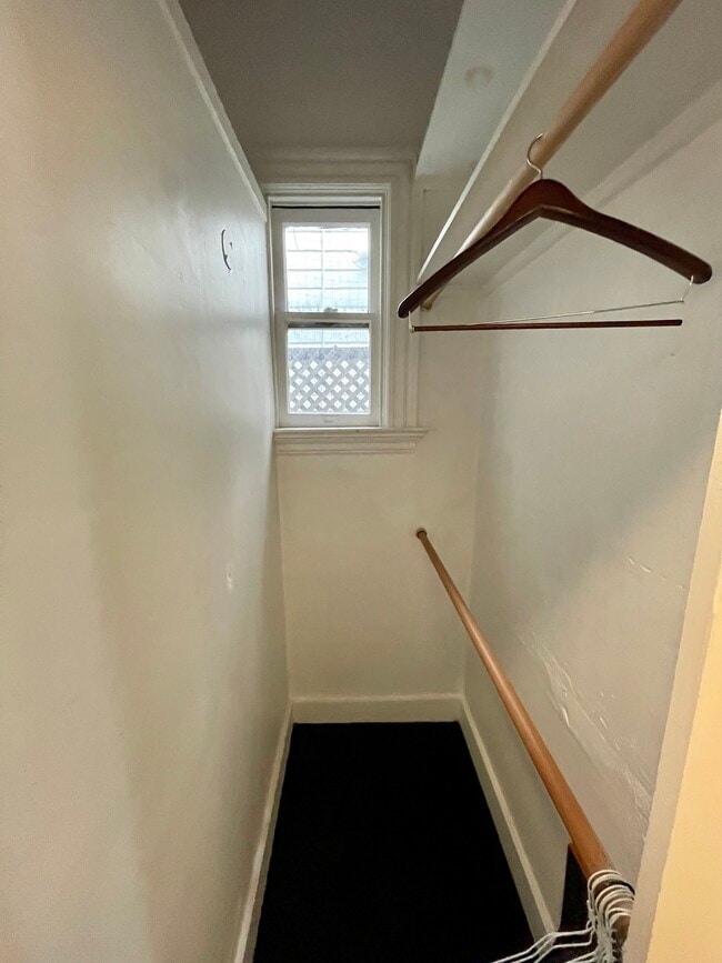 Building Photo - 142 27th St