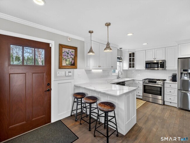 Building Photo - 5 Woodland Dr