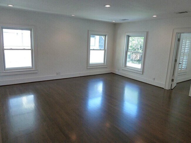 Building Photo - 408 Avondale St