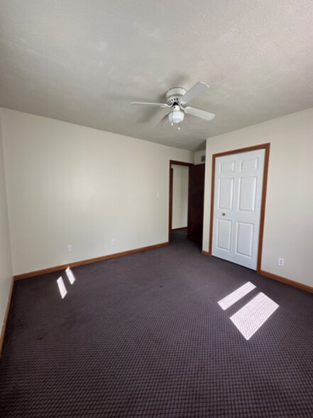 Building Photo - 505 S Apple Rd