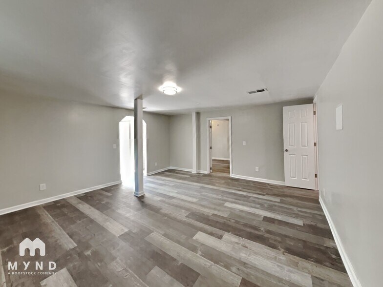 Building Photo - 3835 Valley Ridge Dr