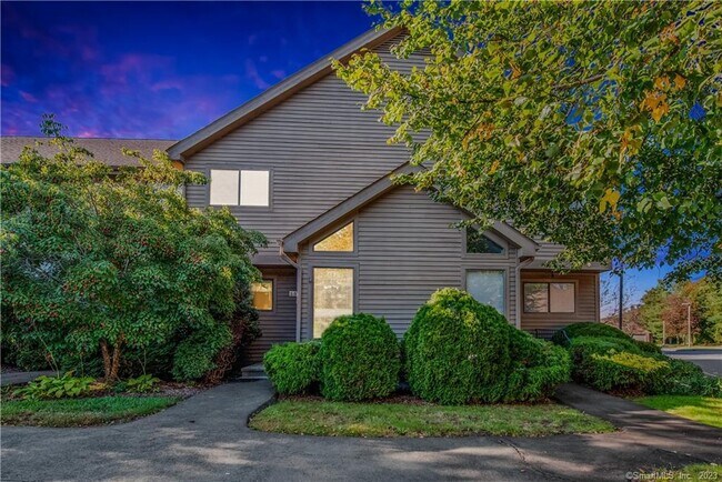 Primary Photo - 2 Canterbury Ct