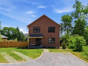 Building Photo - 1124 Narragansett Blvd