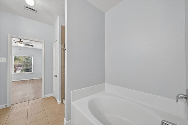 Building Photo - 5119 Harbor Palm Dr