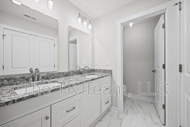 Building Photo - 1914 White St