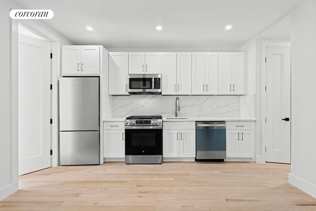 Building Photo - 204 W 96th St