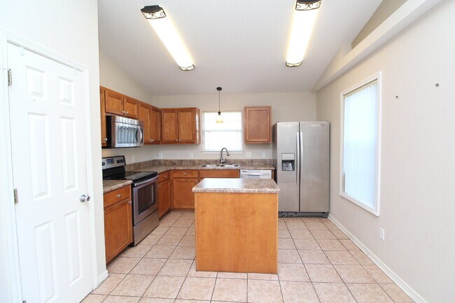Building Photo - Southwest Pensacola 3BR Home with Open Floor Plan, Fireplace & Fenced Backyard