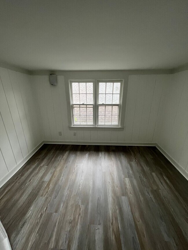 Building Photo - Newly remodeled 4 bed 2 bath home available in Rockford ***SECTION 8 OK***