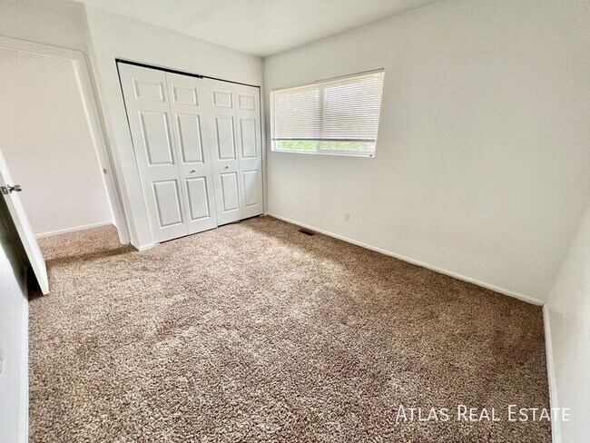 Building Photo - 934 W Moreno Ave