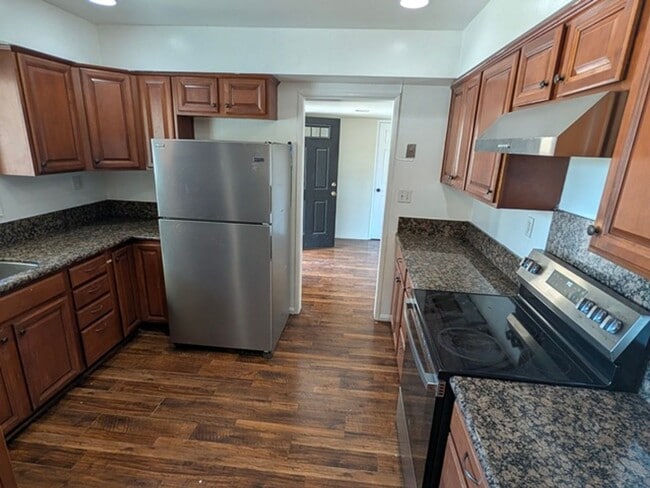 Building Photo - 5209 Hewlett Dr