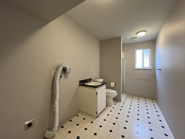 Building Photo - Spacious Milwaukie Home with Bonus Room, Large Fenced Yard and Shed/Workshop
