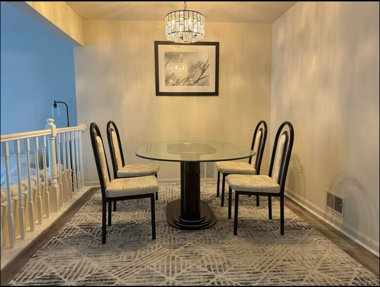 Building Photo - 10946 Rampart Way