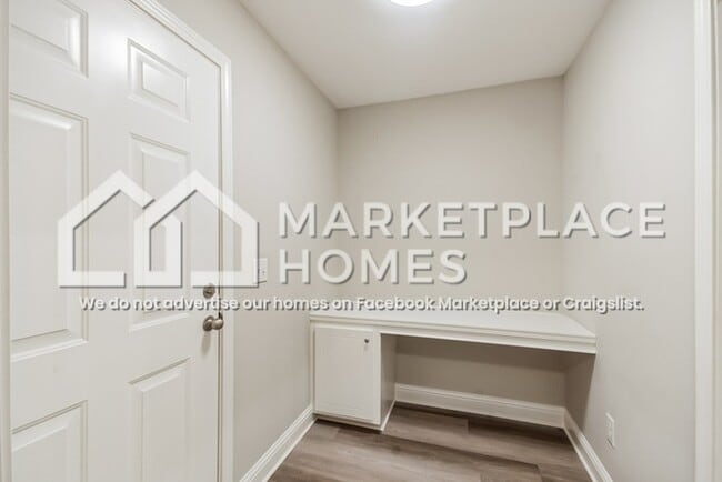 Building Photo - 569 Silver Hill Dr