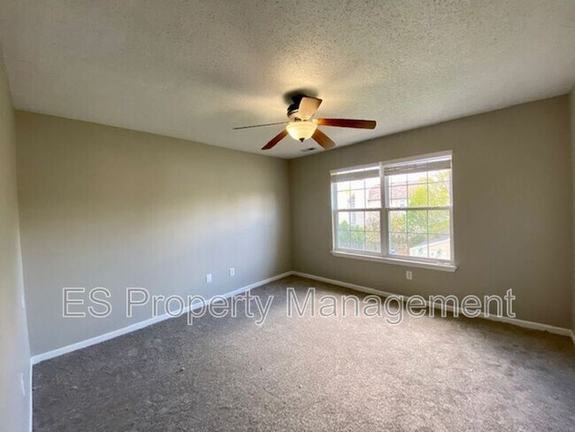 Building Photo - 15382 Ten Point Dr
