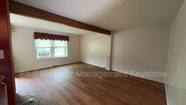 Building Photo - 176 Russets Cir