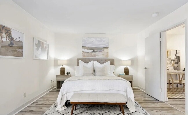 Building Photo - This 1-bedroom, 1-bathroom gem offers the perfect blend of contemporary style, convenience, and t...