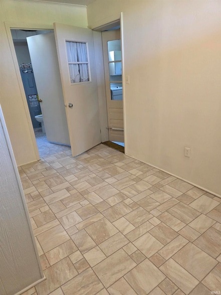 Building Photo - 1619 W Arlington Rd