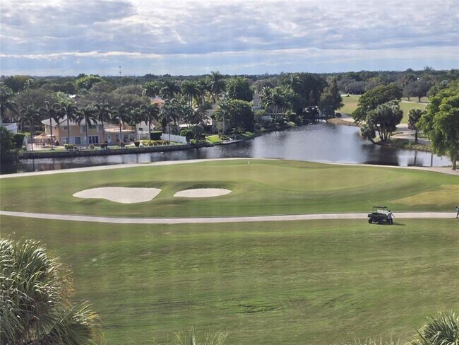 Building Photo - 250 Jacaranda Dr