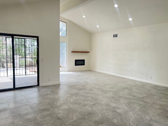Building Photo - 13850 Dahlgren Dr