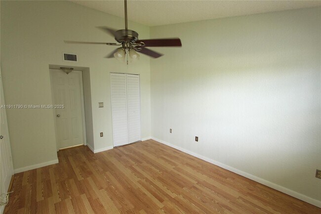 Building Photo - 2881 N Oakland Forest Dr