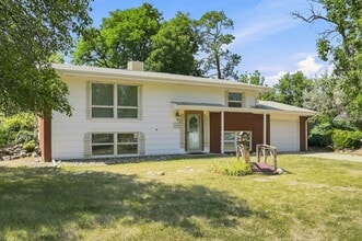 Building Photo - Large bi-level home in Littleton with 1-car garage!