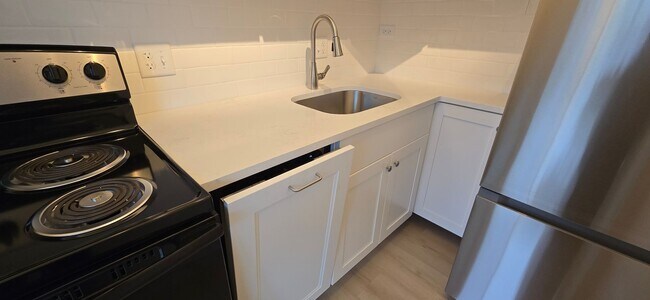 Building Photo - Everything is new! Harvard Sq! Walk to T! Large 1bd with balcony! Parking included!
