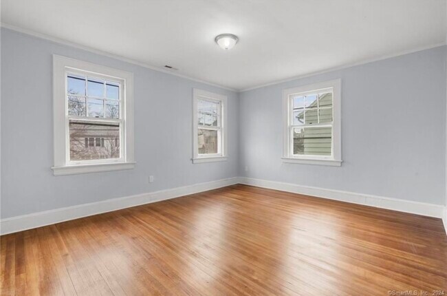 Building Photo - 111 Elmwood Pl